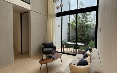 Casa con doble altura, 3 recámaras y privada Cholul